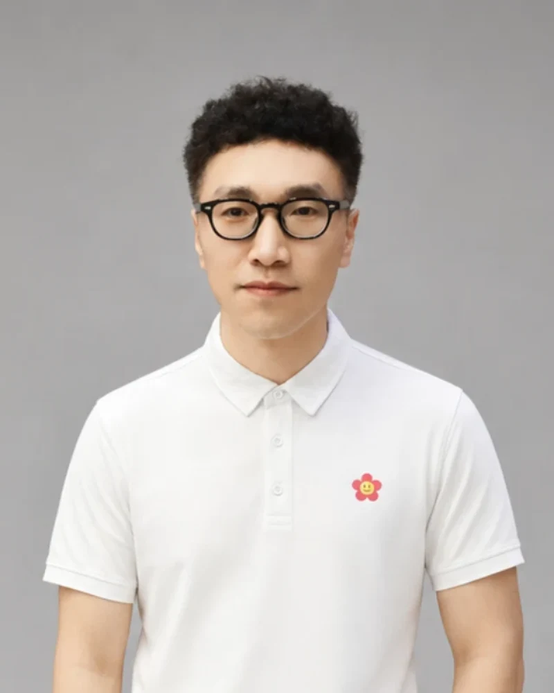 付洋的半身工作照