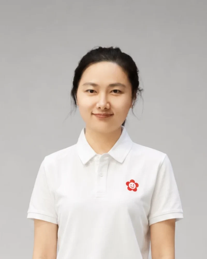 何美璇的半身工作照