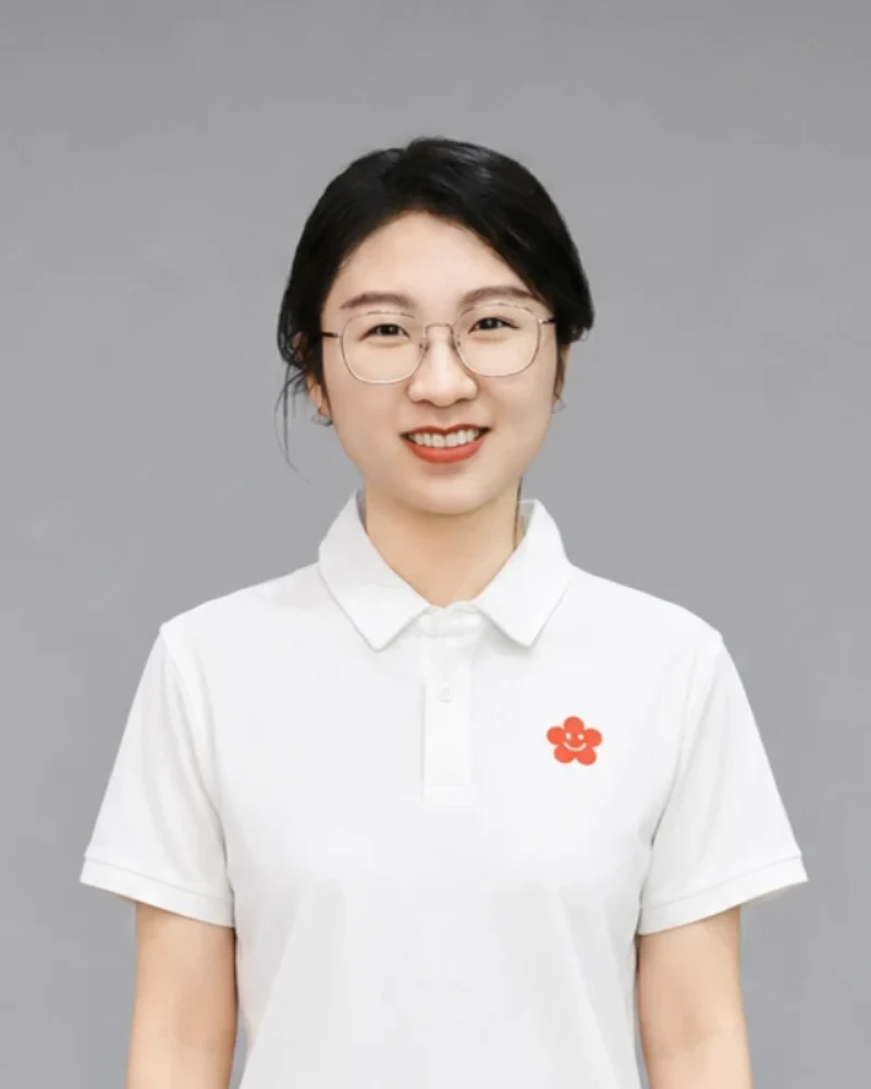 李文慧的半身工作照