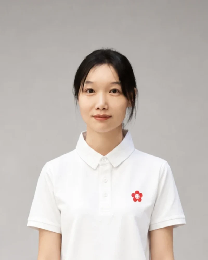 张珊珊的半身工作照