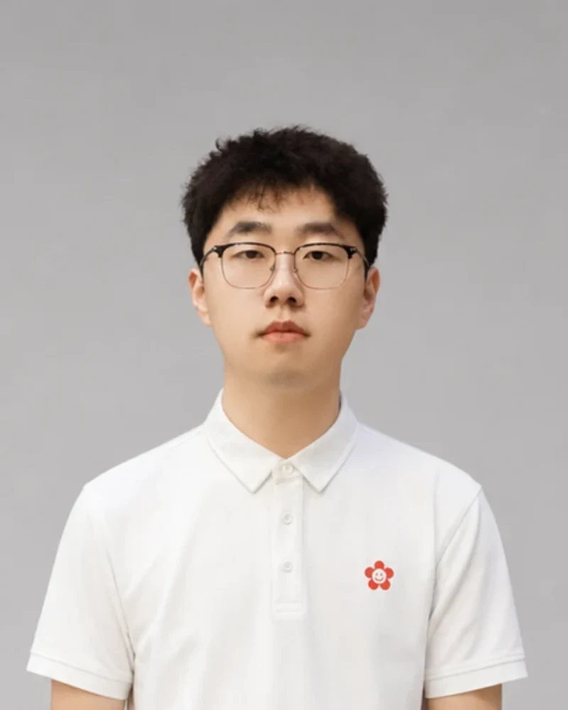 张心语的半身工作照